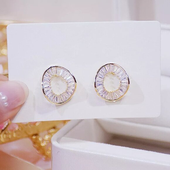 “Angelica” White Geode/Crystal Irregular Circle Geometric Stud Abstract Earrings - Picture 3 of 5
